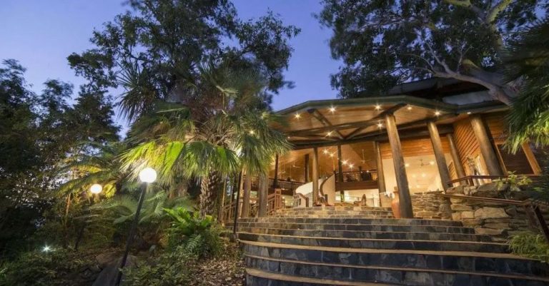 Guide to Certified Green Hotels 2026: Benefits, Tech & Examples